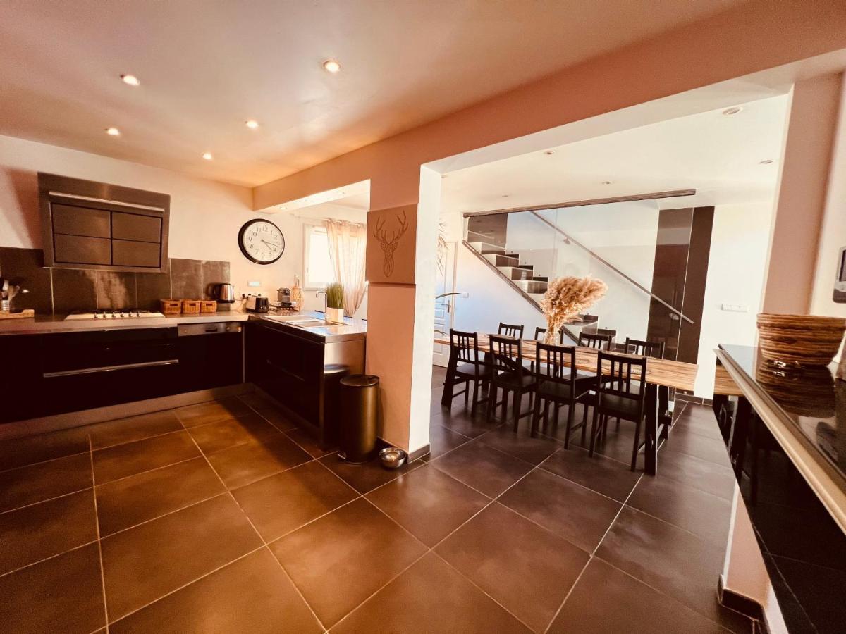 Maison De Village Ecusson - Logement Entier - 160M2 - 4Chambres - Centre Ville - Terrasse - Climatise Nîmes Eksteriør billede